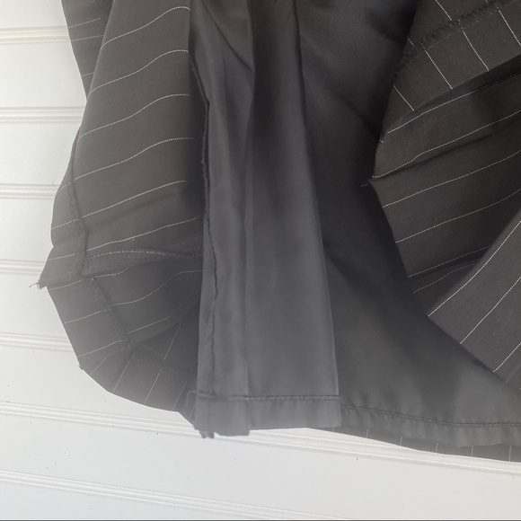 Pinstripe pleated skirt Size 10 NEW - Picture 5 of 10